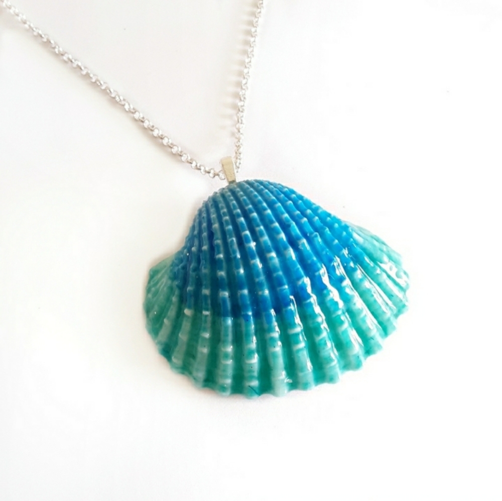 Blue and green handpainted seashell pendant on silver 20" necklace new